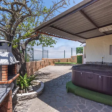 Home2book Mountain Views, Bbq & Jacuzzi Casa de Férias