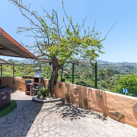 Casa de Férias Home2book Mountain Views, Bbq & Jacuzzi Valleseco